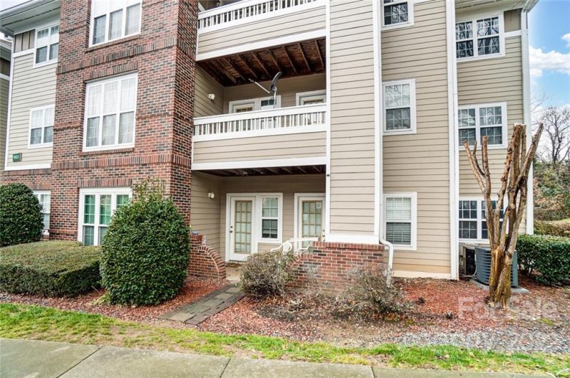 Property image 2 at 9811 Campus Walk Lane, Charlotte, NC 28262