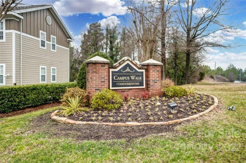 Property image 3 at 9811 Campus Walk Lane, Charlotte, NC 28262