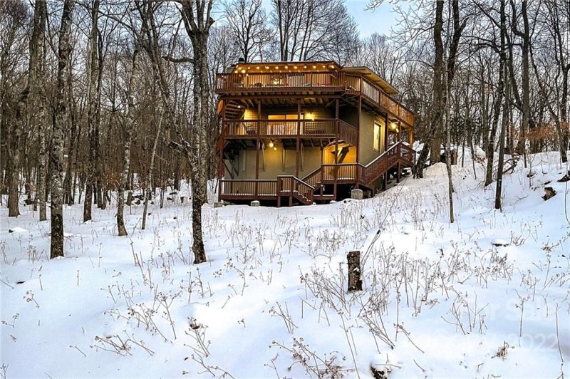 Property image 2 at 104 Hummingbird Lane, Beech Mountain, NC 28604
