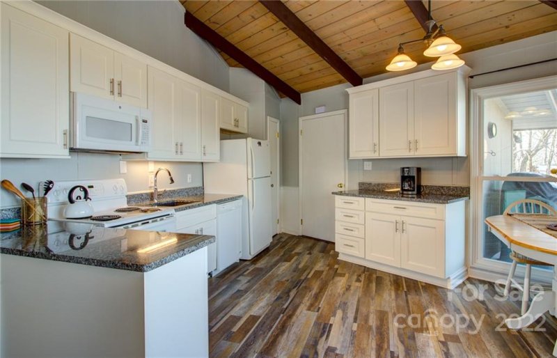 Property image 5 at 104 Hummingbird Lane, Beech Mountain, NC 28604