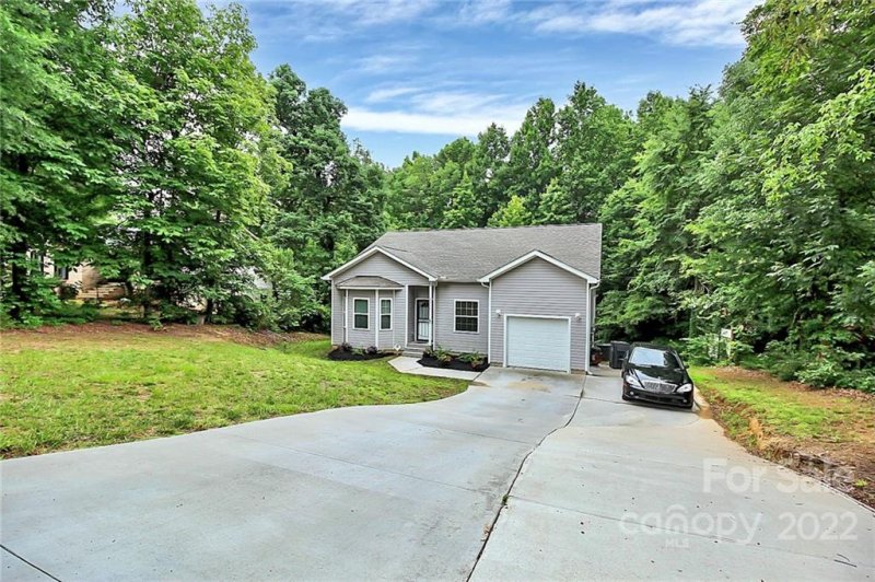 Property image 3 at 8216 Kerrybrook Circle, Charlotte, NC 28214