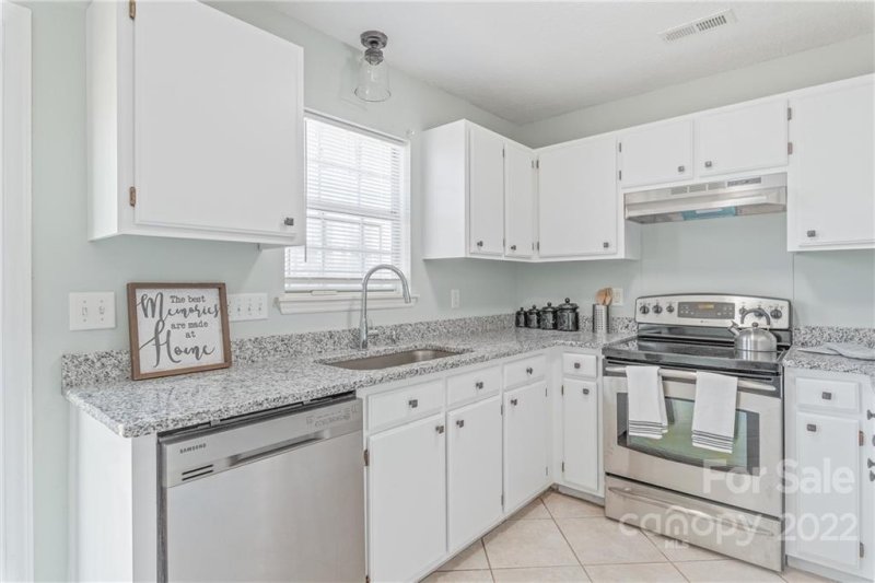 Property image 2 at 8413 Red Setter Lane, Charlotte, NC 28227