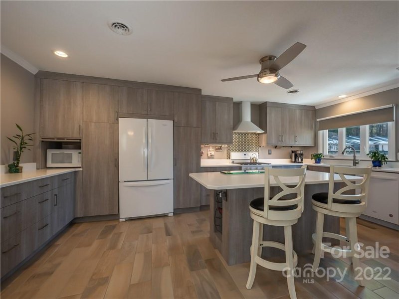 Property image 5 at 321 Britton Creek Drive, Hendersonville, NC 28791