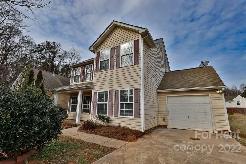 Property image 2 at 7109 Angela Marie Court, Charlotte, NC 28215