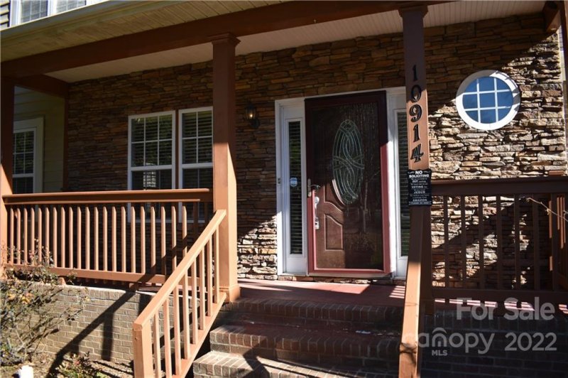 Property image 2 at 10914 Partridge Cross Lane, Charlotte, NC 28214