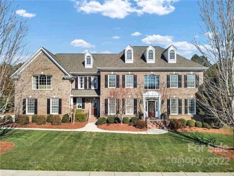 1033 Lake Forest Drive