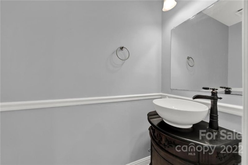 Property image 3 at 8121 High Oaks Lane, Charlotte, NC 28277