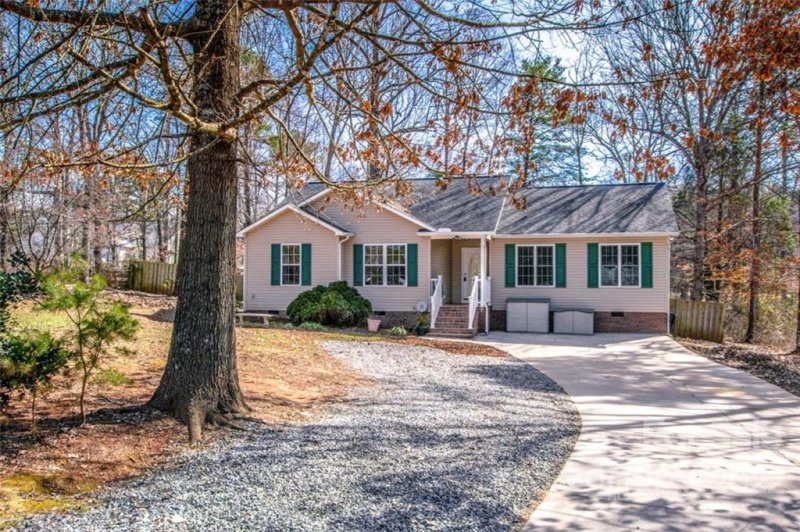 Property image 3 at 121 Shenandoah Loop, Troutman, NC 28166