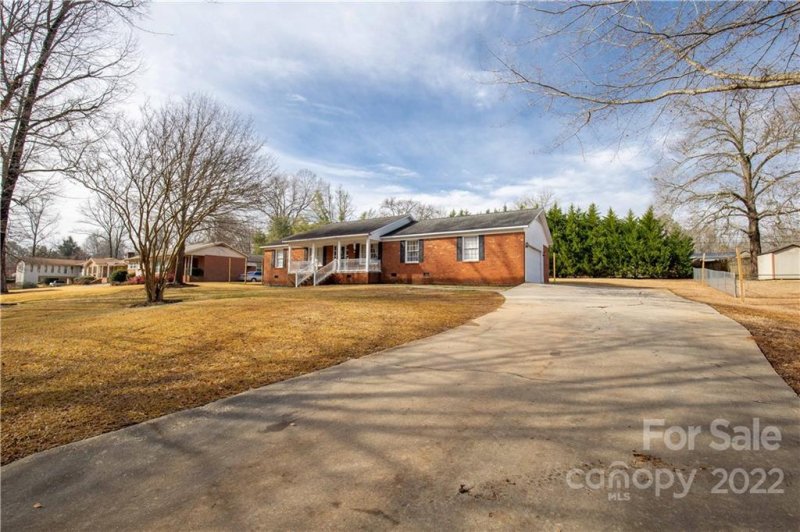 Property image 2 at 815 Lakeside Circle, Lancaster, SC 29720