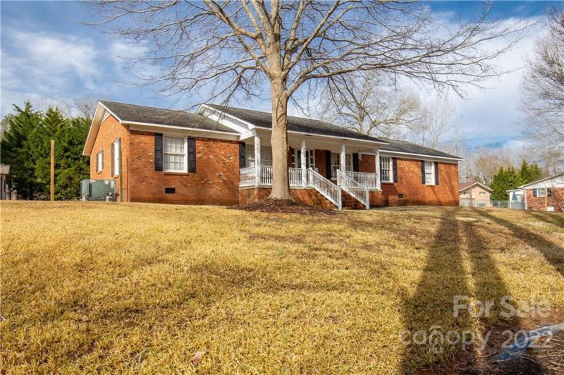 Property image 3 at 815 Lakeside Circle, Lancaster, SC 29720
