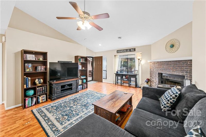 Property image 2 at 14 Ravencroft Lane, Asheville, NC 28803