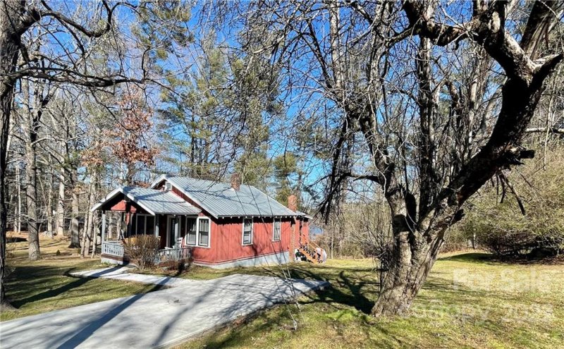 605 W Chestnut Drive