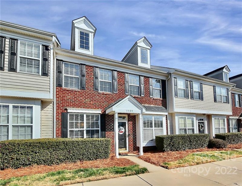 Property image 2 at 7589 Bluff Point Lane, Denver, NC 28037