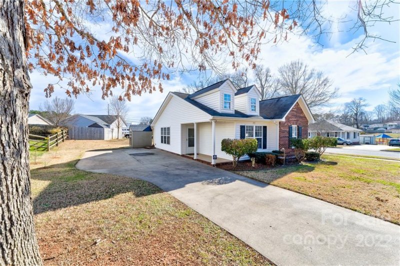 Property image 4 at 300 Llewellyn Street, Belmont, NC 28012