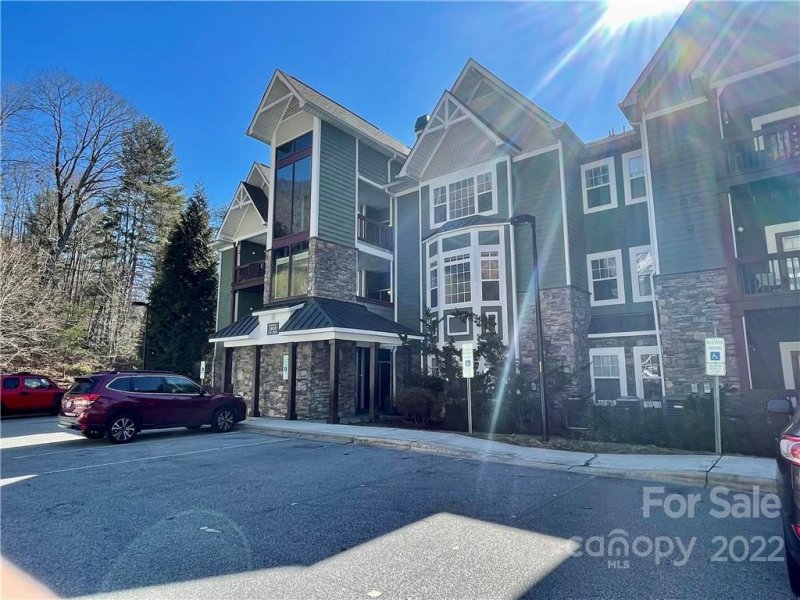 1000 Olde Eastwood Village Boulevard