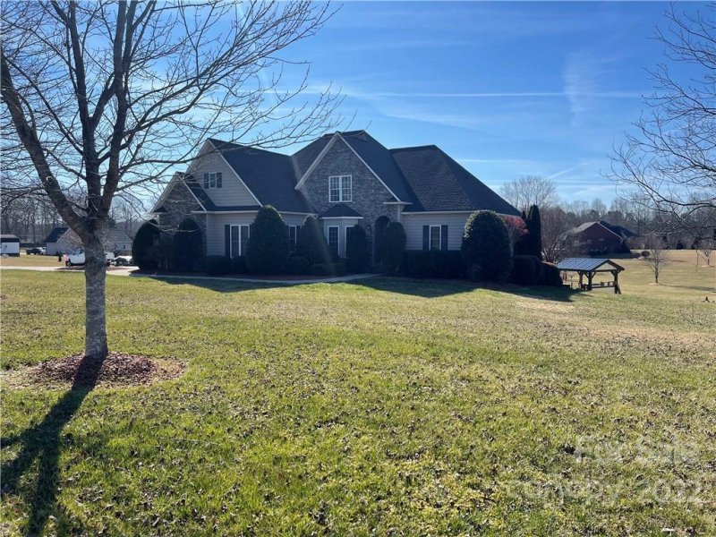 602 Sandycrest Drive