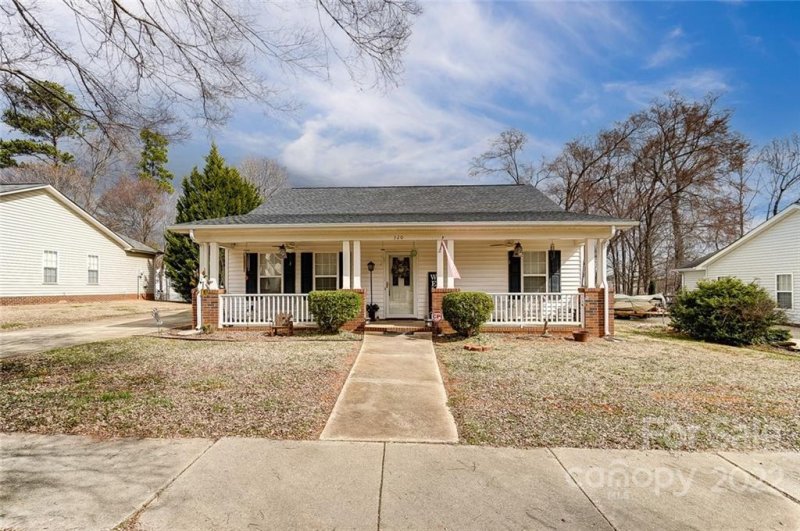 Property image 2 at 320 Llewellyn Street, Belmont, NC 28012