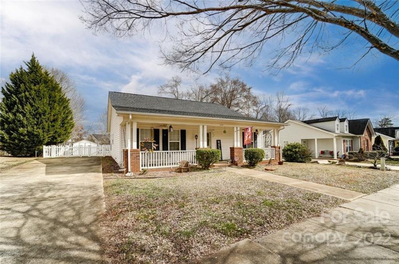 Property image 3 at 320 Llewellyn Street, Belmont, NC 28012