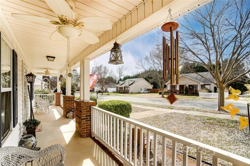 Property image 4 at 320 Llewellyn Street, Belmont, NC 28012