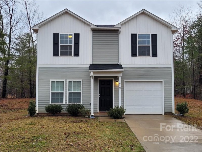 2121 Pinnacle View Drive