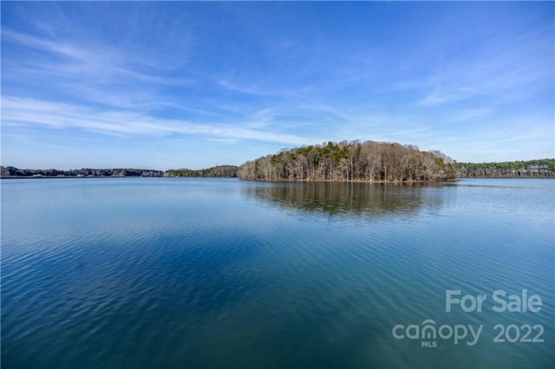 Property image 2 at 915 Northeast Drive, Davidson, NC 28036