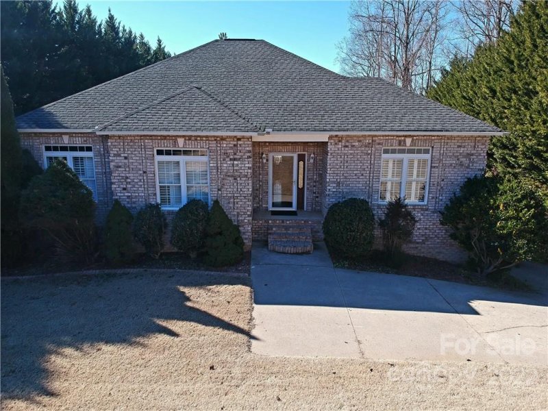 Property image 2 at 1703 Running Deer Drive, Conover, NC 28613