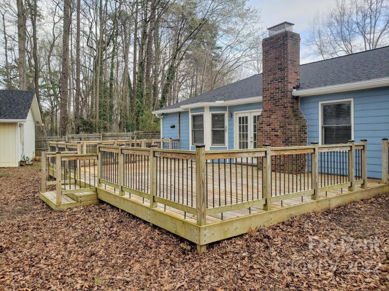 Property image 2 at 7101 Rockwood Forest Lane, Charlotte, NC 28212