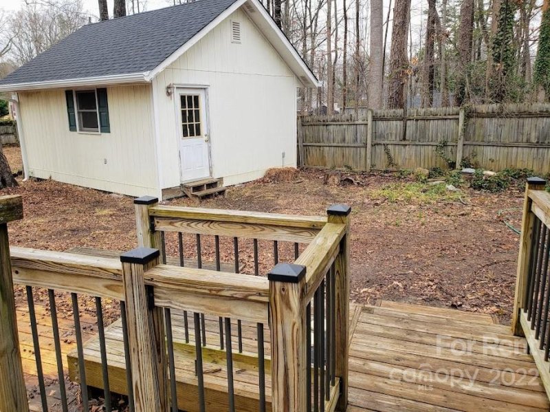 Property image 5 at 7101 Rockwood Forest Lane, Charlotte, NC 28212