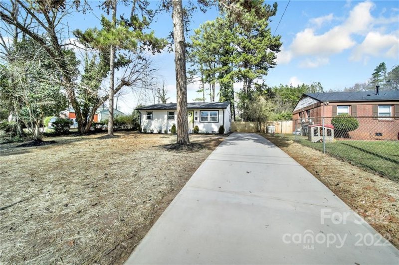 Property image 3 at 711 Norwood Drive, Charlotte, NC 28208