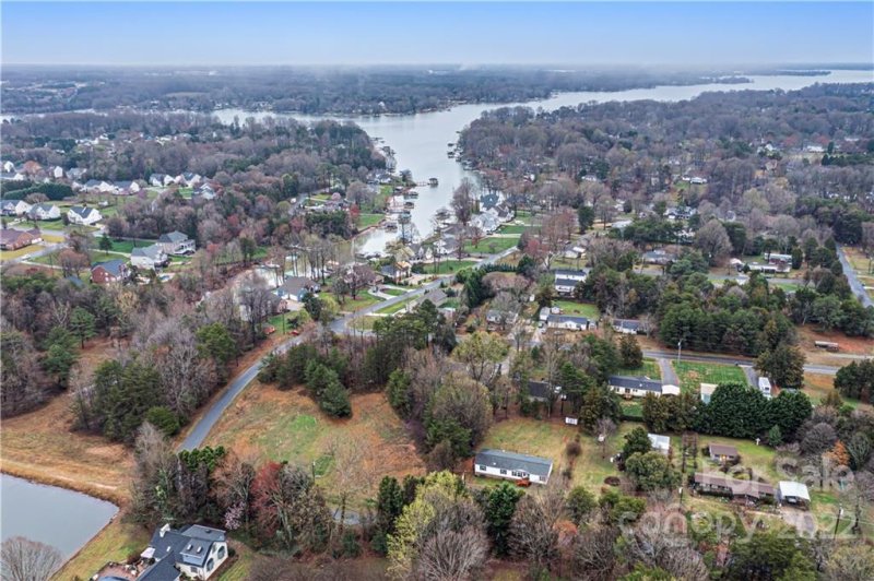 Property image 2 at 170 Inverness Loop, Mooresville, NC 28117