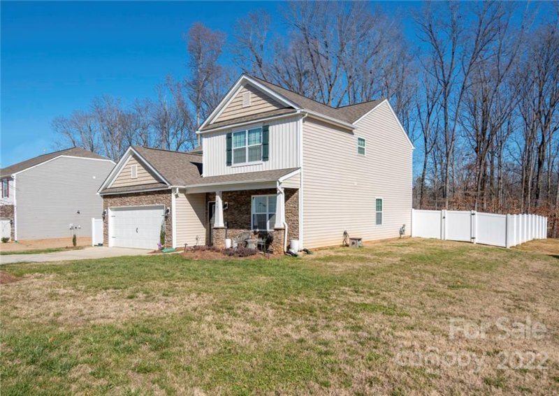 Property image 2 at 413 Wheat Field Drive, Mount Holly, NC 28120