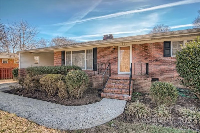 Property image 2 at 2020 Helen Drive, Gastonia, NC 28054