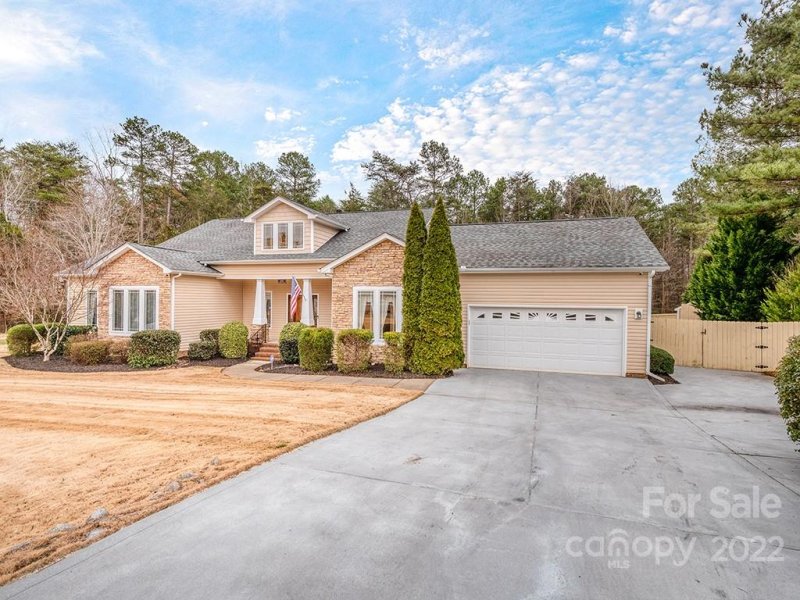Property image 2 at 6508 Amberwood Drive, Mount Holly, NC 28120