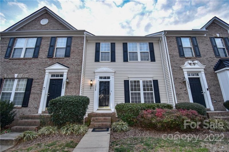 10946 Garden Oaks Lane