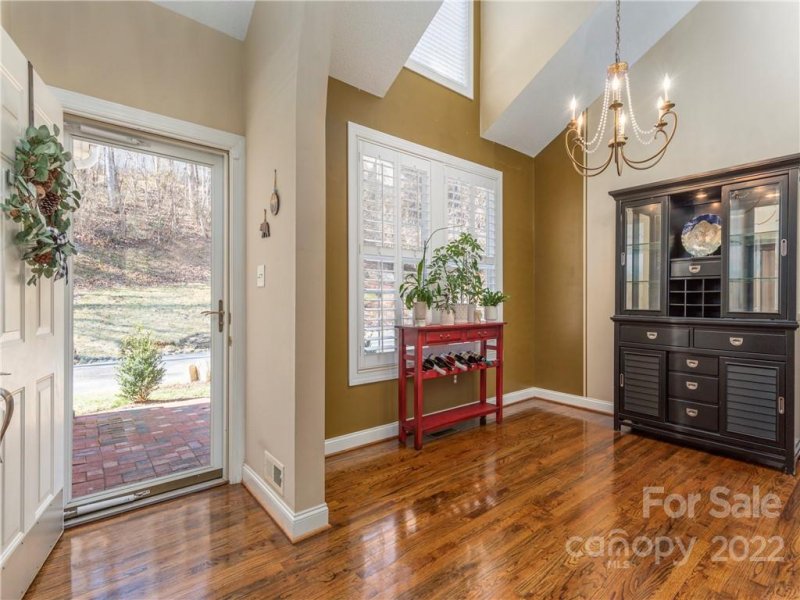 Property image 2 at 101 Poppy Lane, Asheville, NC 28803