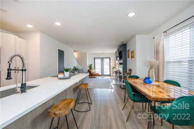 Property image 3 at 1501 Briar Creek Road, Charlotte, NC 28205