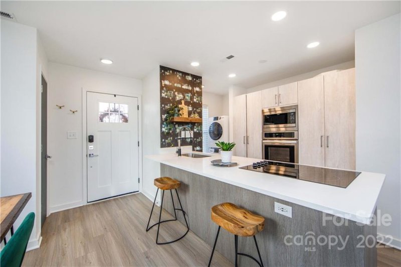 Property image 4 at 1501 Briar Creek Road, Charlotte, NC 28205