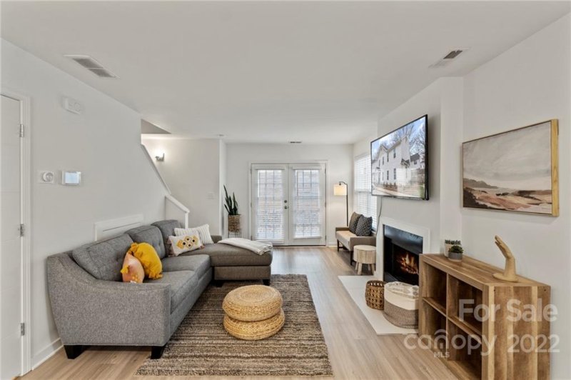 Property image 2 at 1543 Briar Creek Road, Charlotte, NC 28205