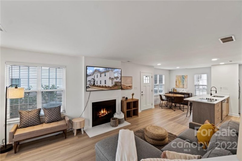 Property image 3 at 1543 Briar Creek Road, Charlotte, NC 28205