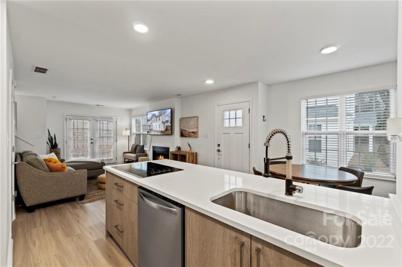 Property image 5 at 1543 Briar Creek Road, Charlotte, NC 28205