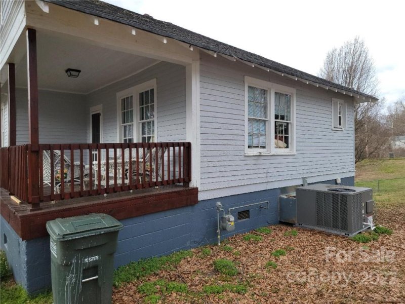 Property image 2 at 1004 W 5th Avenue, Gastonia, NC 28052