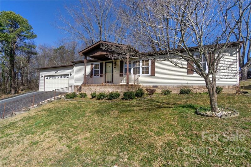 Property image 2 at 404 Deerfield Court, Hendersonville, NC 28792