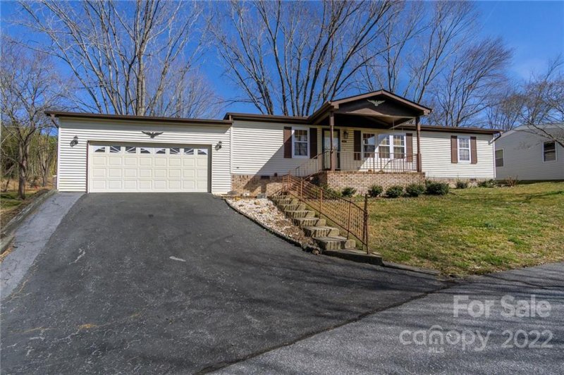 Property image 4 at 404 Deerfield Court, Hendersonville, NC 28792