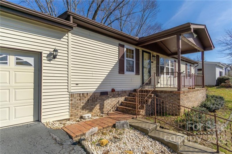 Property image 5 at 404 Deerfield Court, Hendersonville, NC 28792