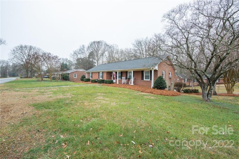 Property image 2 at 1205 Laurel Lane, Gastonia, NC 28054