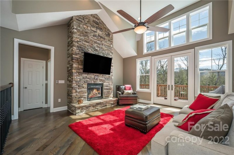 Property image 3 at 487 Morning Air Lane, Hendersonville, NC 28792