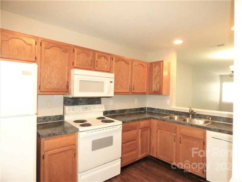 Property image 3 at 3856 Mosscroft Lane, Charlotte, NC 28215