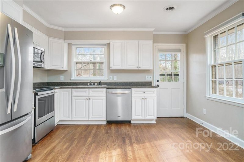 Property image 4 at 5711 Charing Place, Charlotte, NC 28211