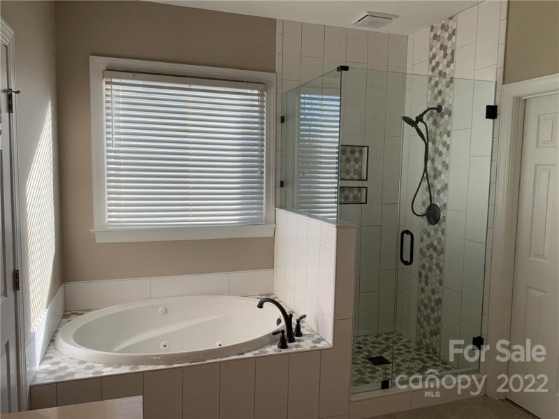 Property image 5 at 11725 Sir Francis Drake Drive, Charlotte, NC 28277