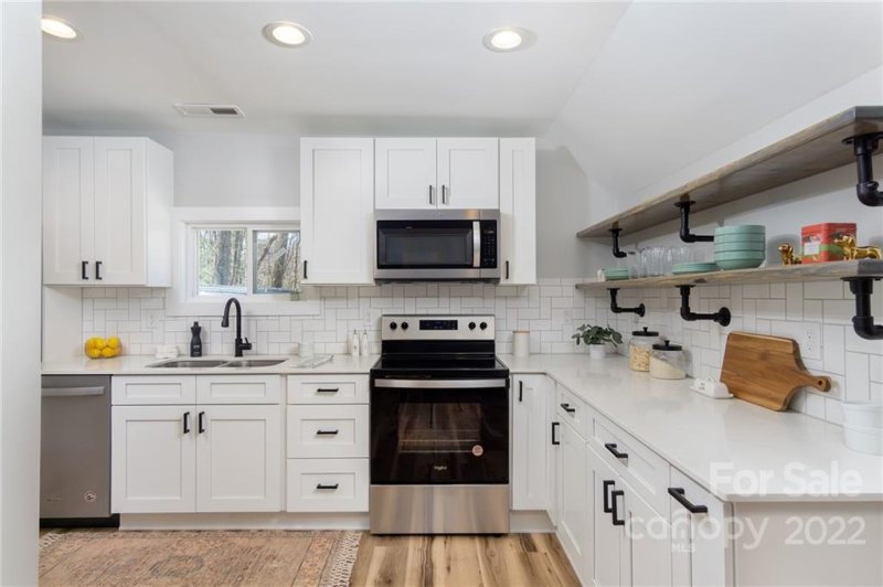 Property image 4 at 70 Vanderbilt Terrace, Asheville, NC 28806